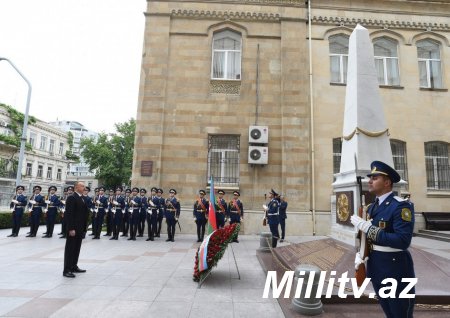 Prezident İlham Əliyev Azərbaycan Xalq Cümhuriyyətinin şərəfinə ucaldılmış abidəni ziyarət edib