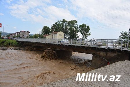 Türkiyədə sel 7 nəfəri apardı