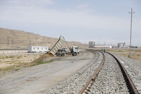 Sag Teref  Güzdək-Qaradağ dəmir yolu xəttinin yenidən qurulmasına başlanılıb