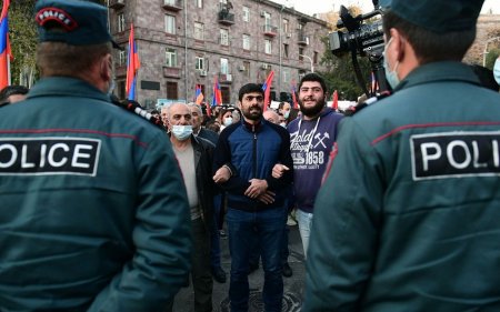 Yerevanda Paşinyanın istefası tələbi ilə aksiya keçirilir