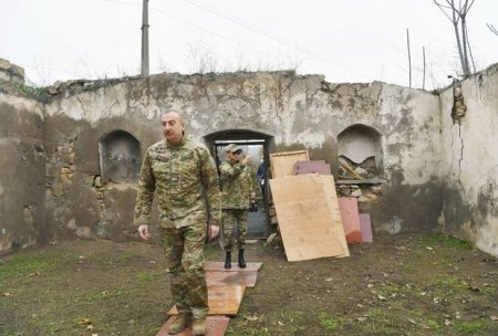 İlham Əliyev düşmənin viranə qoyduğu Zəngilan məscidinin qarşısından UNESCO-ya səsləndi