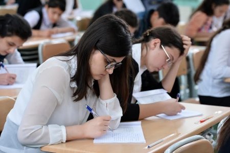 Universitetlər tələbələrə sənəd verməkdən imtina edir – Təhsil eksperti