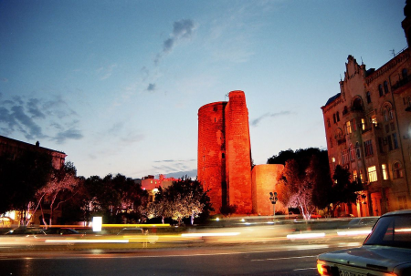 Bakının məşhur tikililəri qırmızı rənglə işıqlandırılacaq – FOTO