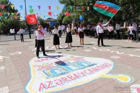 Yevlax məktəbində BİABIRÇILIQ! Başımızın üstünə yazılan yazı ayaqlar altında - FOTO FAKT