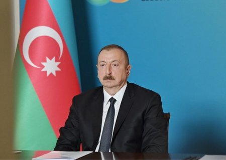 İlham Əliyev dövlət qulluqçularını təltif etdi - SƏRƏNCAM