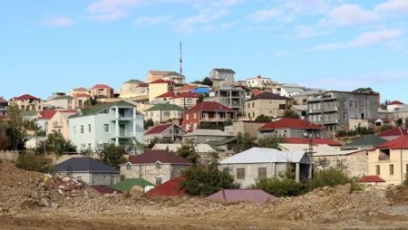 Astarı üzündən baha başa gələn evlər - Sənədsiz ev problemi niyə həllini tapmır?