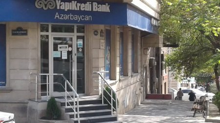 Bakıda banklar əhalidən dollar almır?: Saxta pullar filiallara da gedib çıxıb? - NƏ BAŞ VERİR?