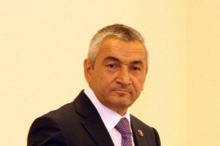 "Adil Vəliyev indi də məcburiyyətdən onlara can-başla yardım edir..." - Başçıdan Prezidentə ŞİKAYƏT