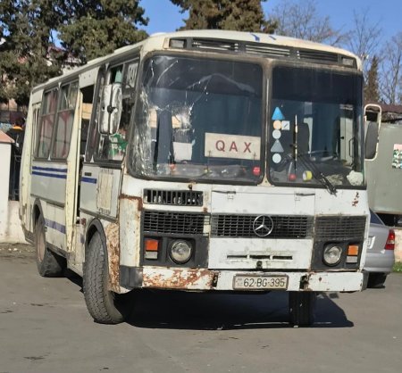 Zaqatala və Qax avtovağzaları maşrutlara nəzarətin itirib - Həkimi əvəz edən kasir kimdir baş həkimin buna cavabı nədir? (FOTO)