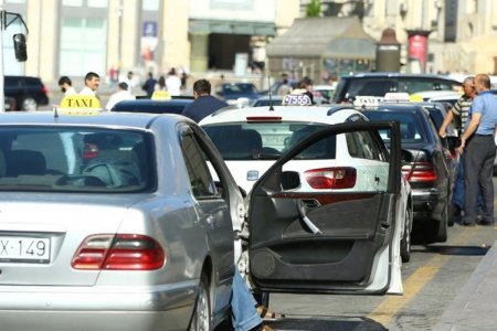 “Manatlıq taksi”lər də cibini düşünüb, qiymətləri qaldırdılar – Çıxış yolu NƏDİR?