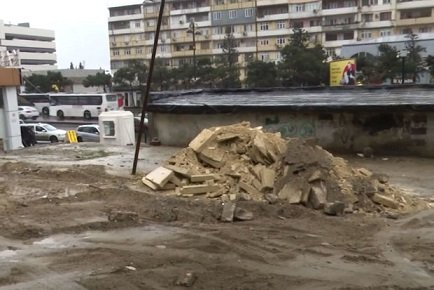 Nizami rayonunda qanunsuz obyekt tikilir: Sakinlər şikayətçidirlər - VİDEO