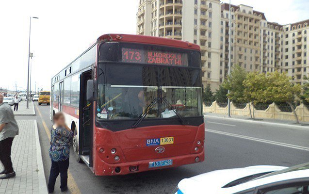 Qadının avtobusdan yıxılaraq öldüyü hadisənin - Təfərrüatı